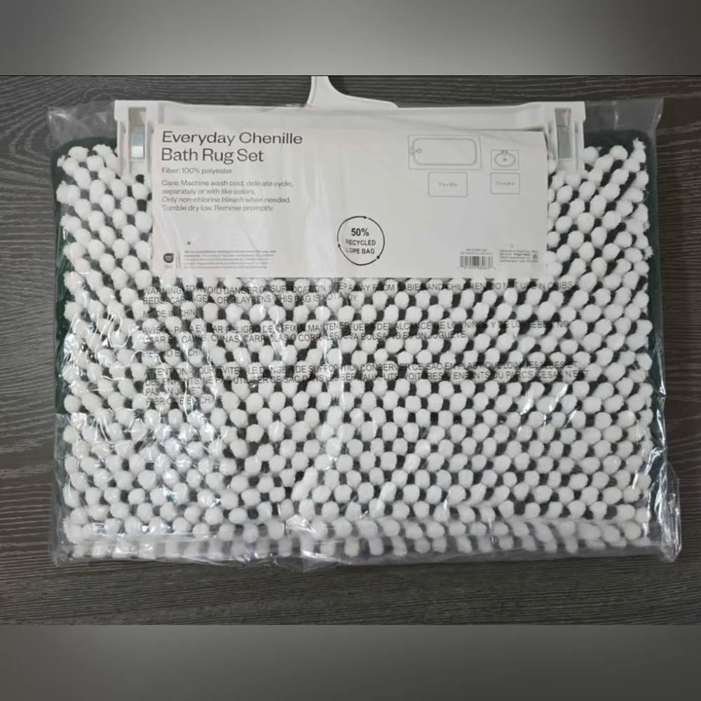 Room Essentials Green and White Chenille Bath Mat Set 2-piece SET